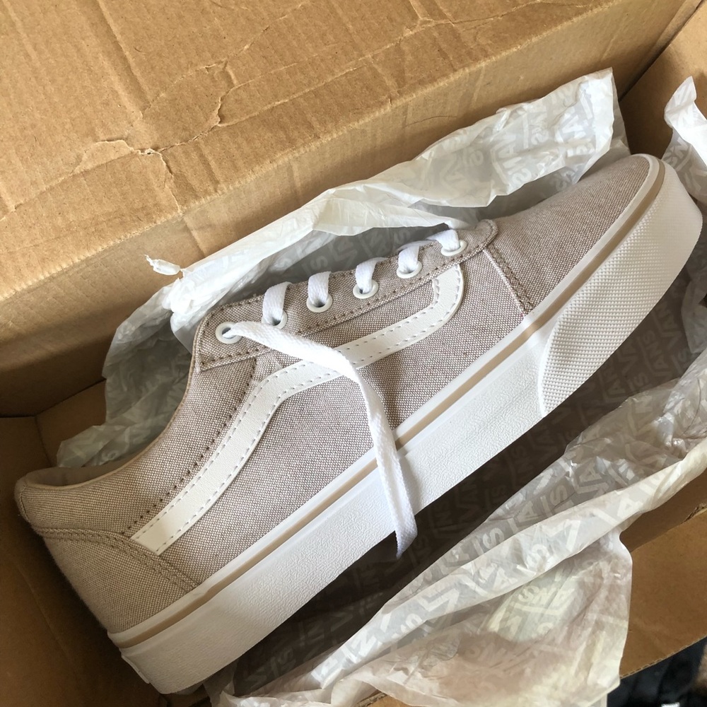 Vans(Summer Canvas Taupe) - Women size 11